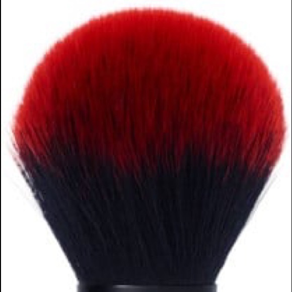 Ulta x Marvel Black Widow Powder Brush - Picture 2 of 4